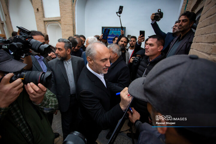 آیین بهره‌برداری از پروژه‌های احیا و مرمت شده تخت فولاد