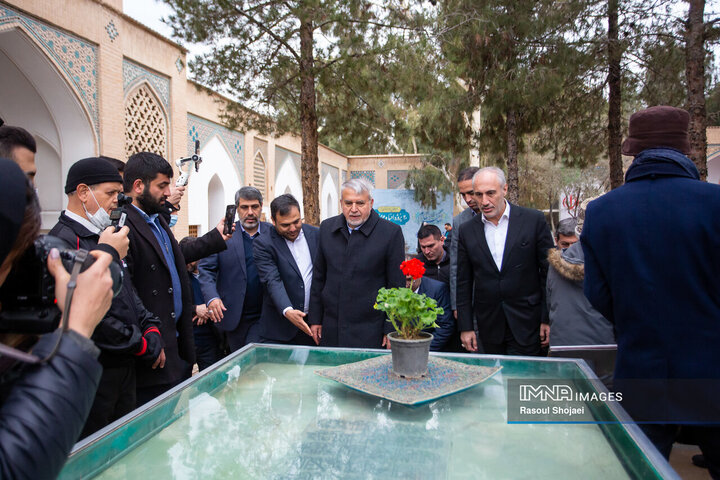 آیین بهره‌برداری از پروژه‌های احیا و مرمت شده تخت فولاد