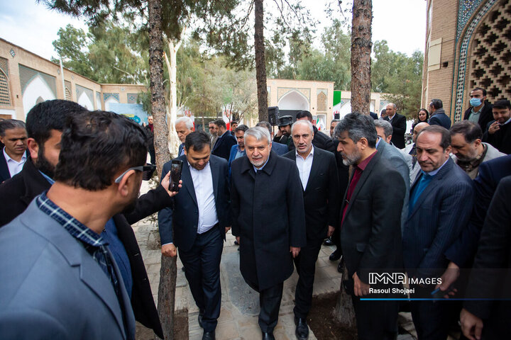 آیین بهره‌برداری از پروژه‌های احیا و مرمت شده تخت فولاد