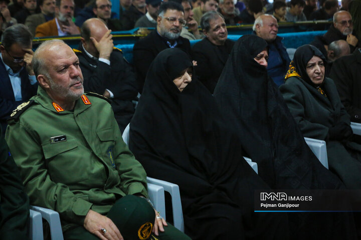 گلباران مزار مطهر شهدای اصفهان