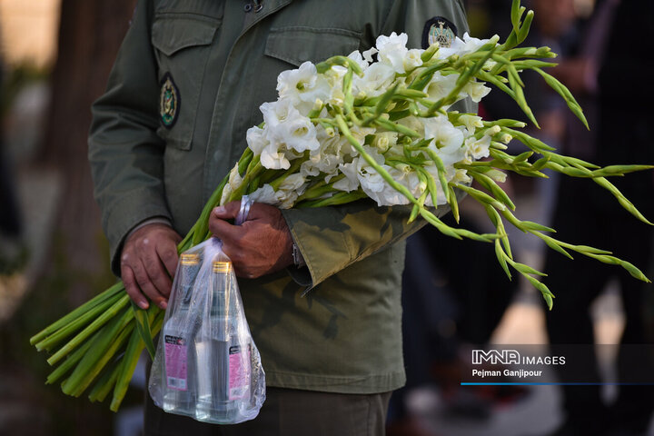 گلباران مزار مطهر شهدای اصفهان