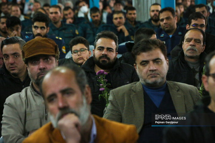 گلباران مزار مطهر شهدای اصفهان