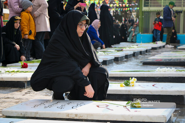 گلباران مزار مطهر شهدای اصفهان