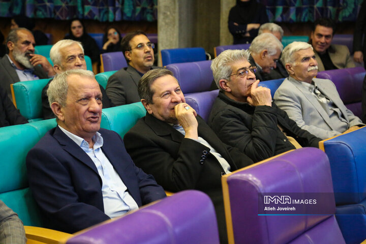 دیدار وزیر میراث فرهنگی با فعالان گردشگری و صنایع دستی اصفهان