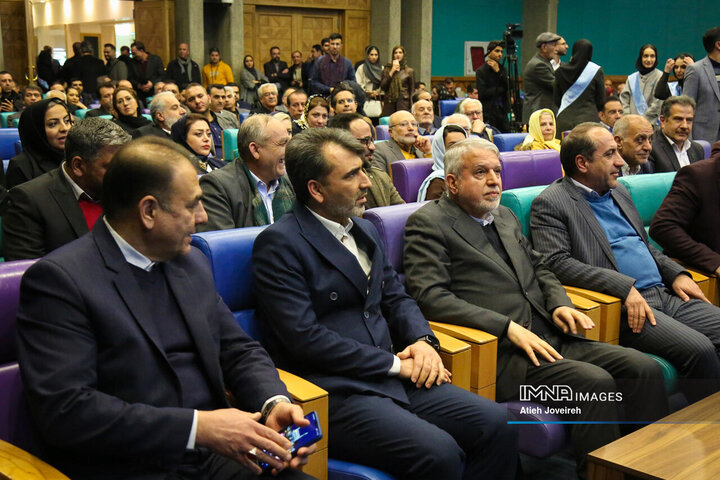 دیدار وزیر میراث فرهنگی با فعالان گردشگری و صنایع دستی اصفهان