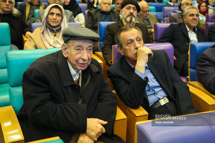 دیدار وزیر میراث فرهنگی با فعالان گردشگری و صنایع دستی اصفهان