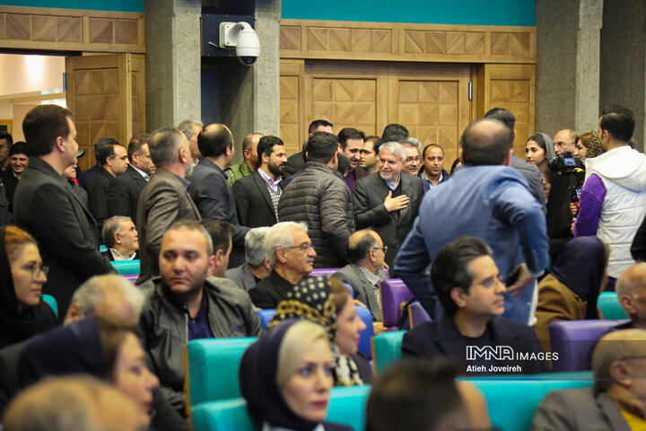 دیدار وزیر میراث فرهنگی با فعالان گردشگری و صنایع دستی اصفهان