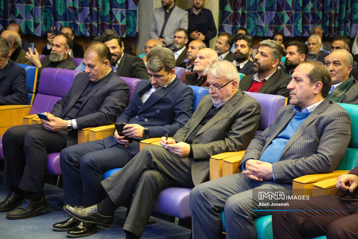 دیدار وزیر میراث فرهنگی با فعالان گردشگری و صنایع دستی اصفهان