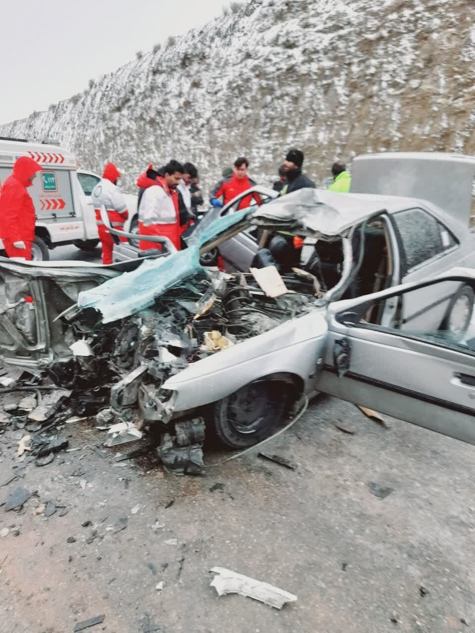 تصادف زنجیرهای در محور بروجن مبارکه ۲ کشته و ۲ مصدوم برجا گذاشت + فیلم