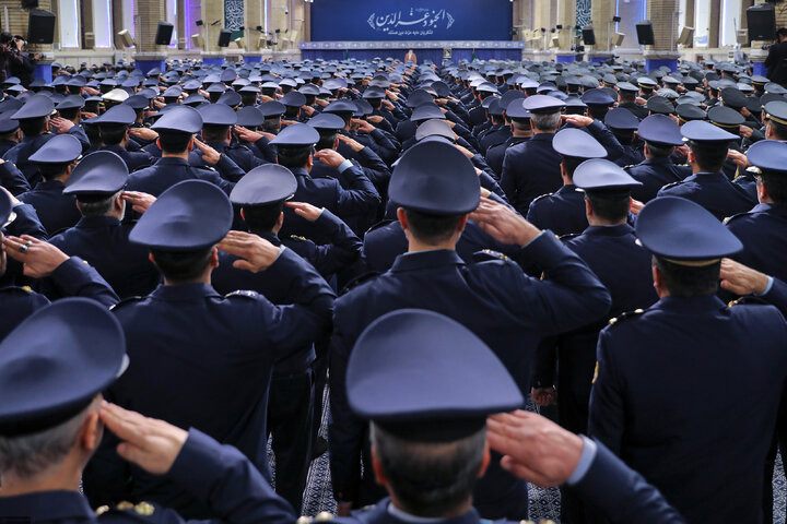 دیدار جمعی از فرماندهان نیروی هوایی و پدافند هوایی ارتش با رهبر انقلاب