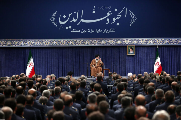 دیدار جمعی از فرماندهان نیروی هوایی و پدافند هوایی ارتش با رهبر انقلاب