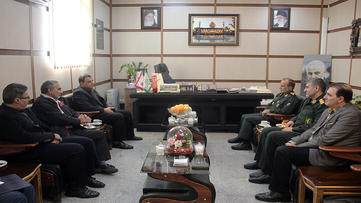 برای رفع مشکلات اقتصادی کشور باید جهاد گونه آستین همت بالا زد