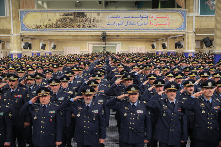 دیدار جمعی از فرماندهان نیروی هوایی و پدافند هوایی ارتش با رهبر انقلاب