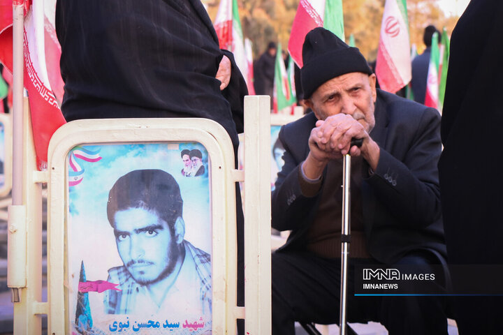 مراسم عطرافشانی و گل آرایی گلزار شهدای رهنان