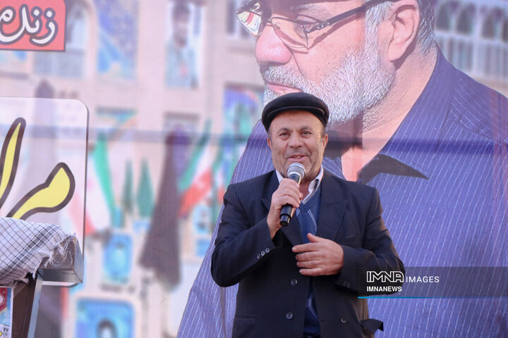 مراسم عطرافشانی و گل آرایی گلزار شهدای رهنان