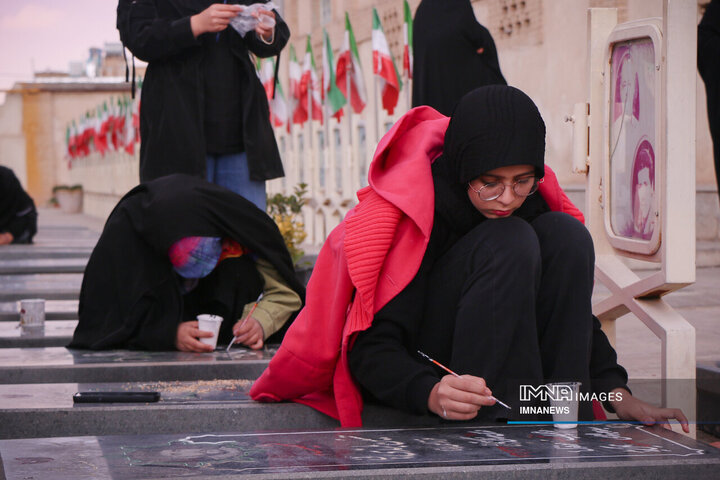 مراسم عطرافشانی و گل آرایی گلزار شهدای رهنان