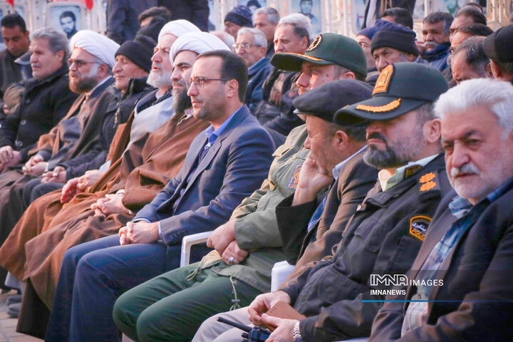 مراسم عطرافشانی و گل آرایی گلزار شهدای رهنان