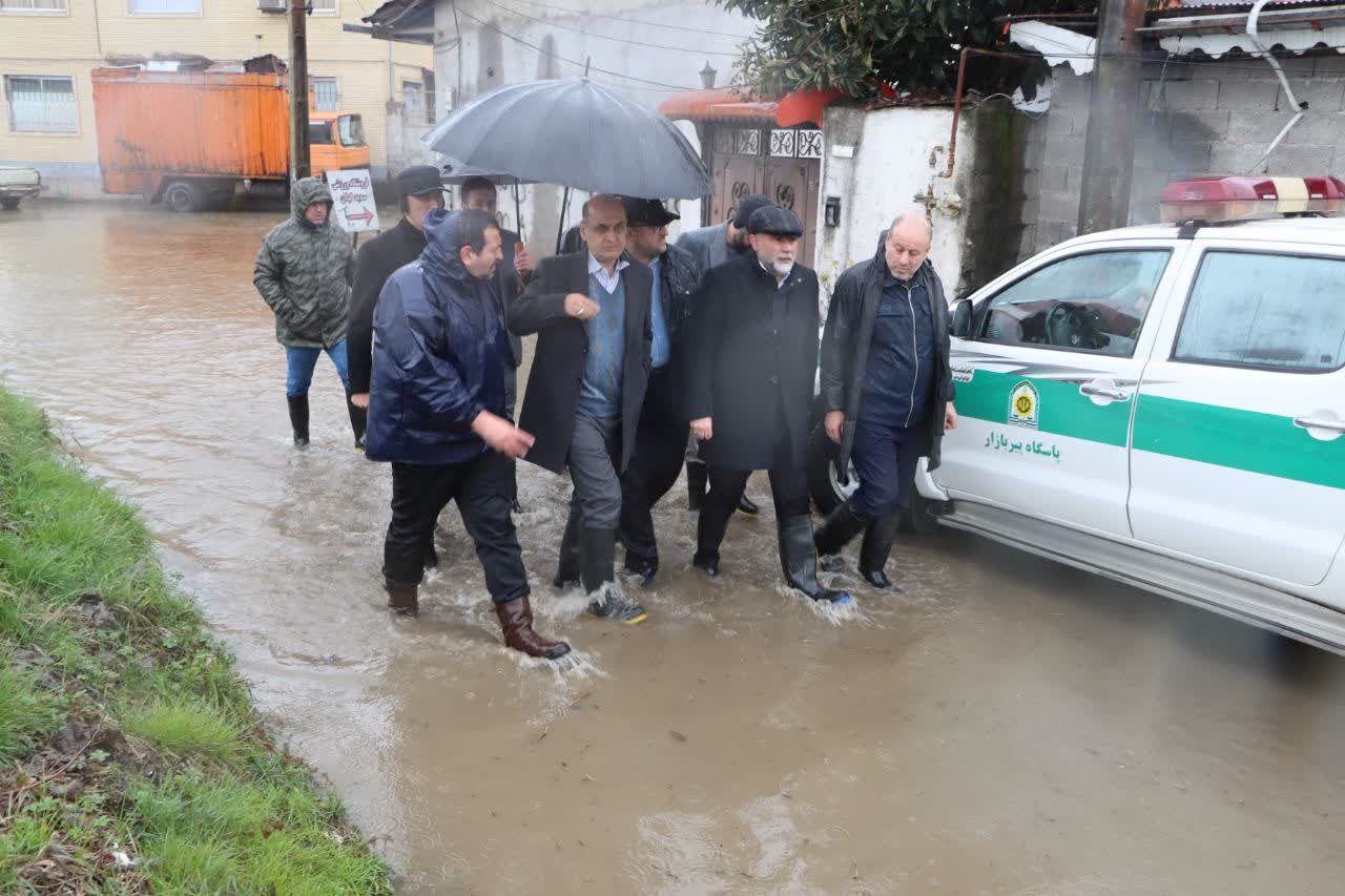 اعزام تیم‌های عملیاتی هلال احمر به منطقه سیل‌زده پیربازار رشت + فیلم