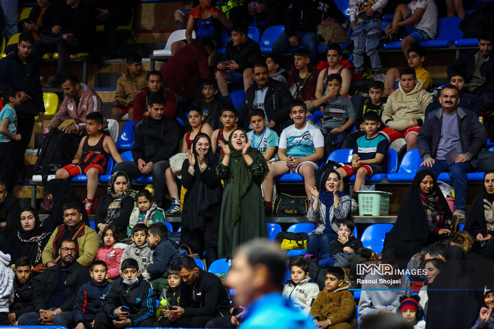 مسابقات کشتی «پهلوانک‌های کوچک»
