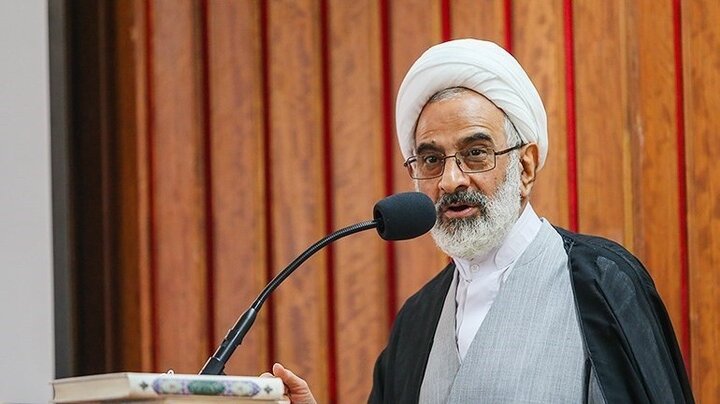 تا ابد در برابر جبهه کفر می‌ایستیم