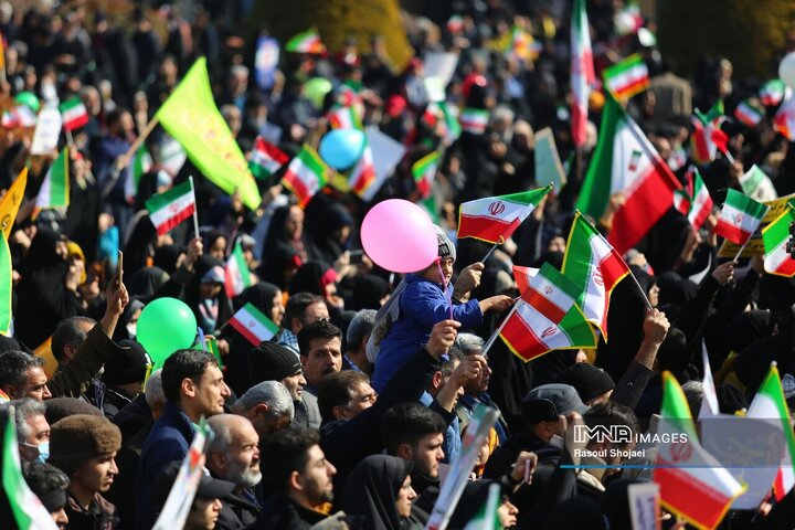 فیلم| حضور گسترده چادگانی‌ها در جشن پیروزی انقلاب اسلامی