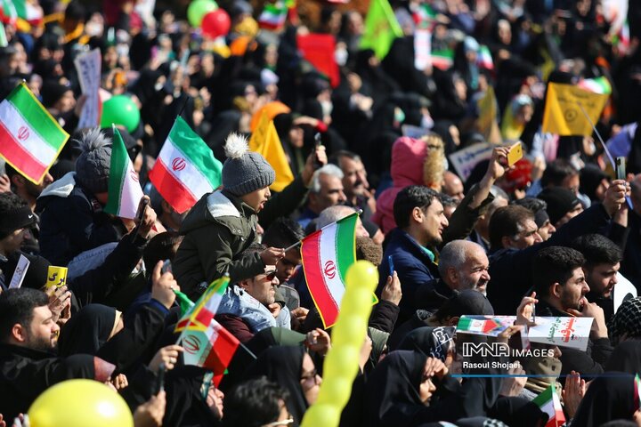 راهپیمایی پرشکوه ۲۲ بهمن در تبریز + فیلم