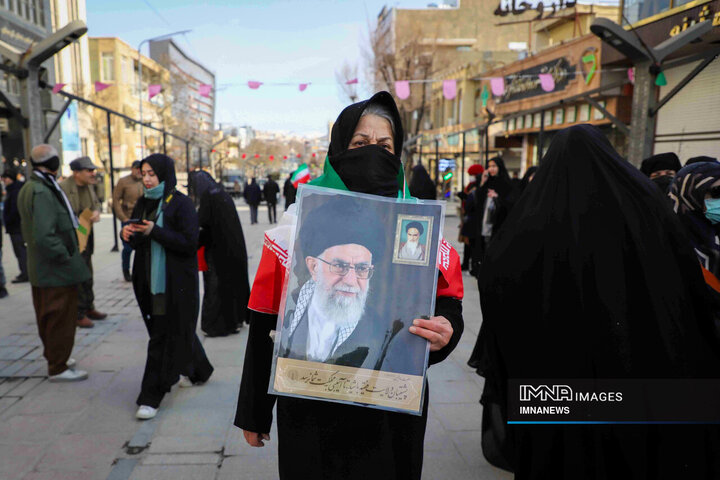 راهپیمایی یوم‌الله 22 بهمن در سنندج