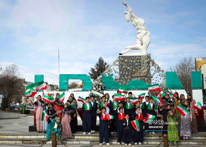 راهپیمایی یوم‌الله 22 بهمن در سنندج