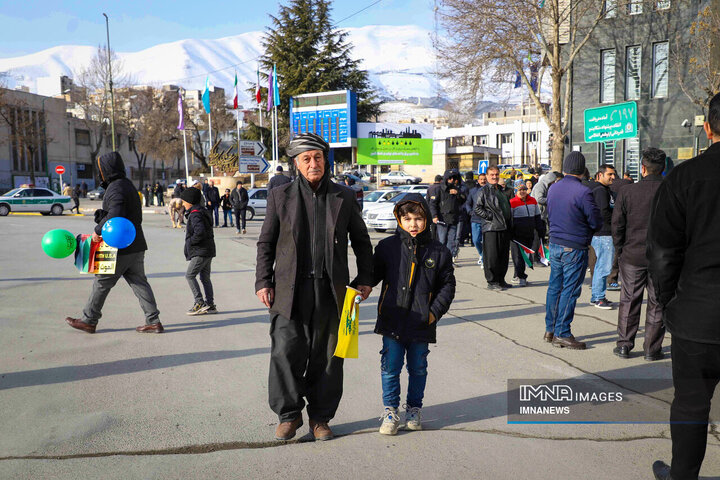 راهپیمایی یوم‌الله 22 بهمن در سنندج
