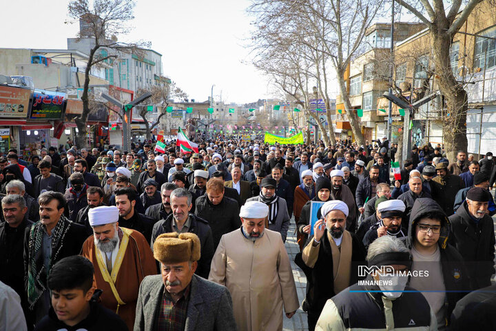 راهپیمایی یوم‌الله 22 بهمن در سنندج
