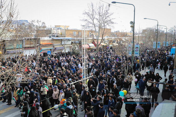 راهپیمایی یوم‌الله 22 بهمن در سنندج