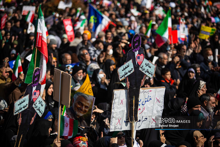 پیروزی ملت ایران در برابر استکبار جهانی نتیجه اعتماد به ولایت فقیه و قیام برای خدا است