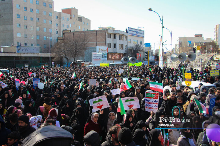 راهپیمایی مردم اردبیل در سالروز پیروزی انقلاب