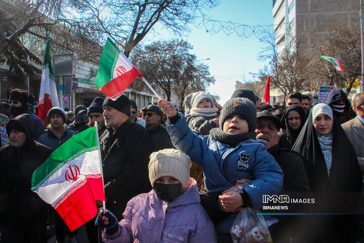 راهپیمایی مردم اردبیل در سالروز پیروزی انقلاب