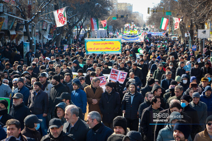 راهپیمایی مردم اردبیل در سالروز پیروزی انقلاب