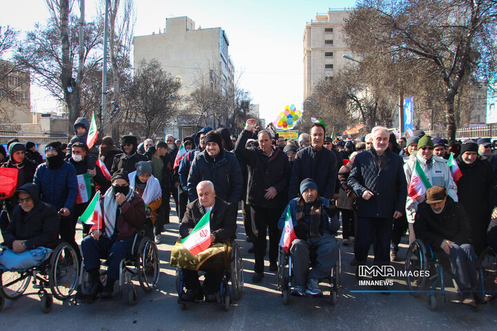 راهپیمایی مردم اردبیل در سالروز پیروزی انقلاب