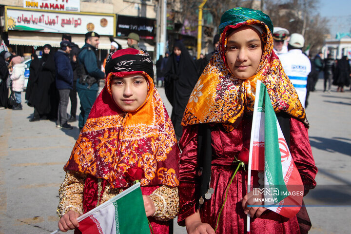 راهپیمایی مردم اردبیل در سالروز پیروزی انقلاب