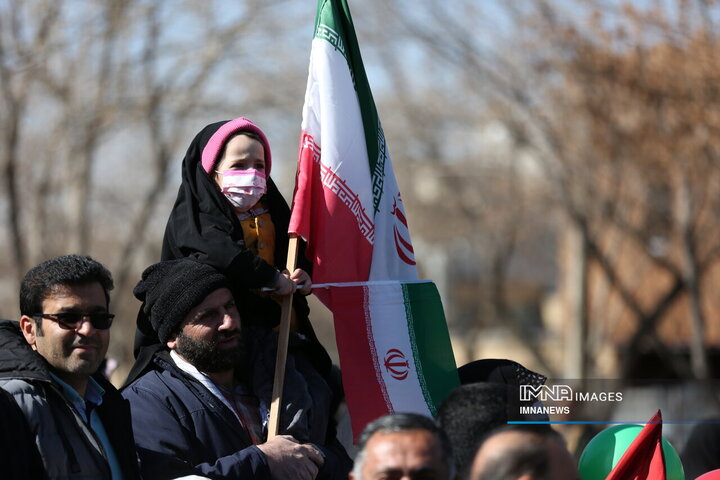 راهپیمایی جشن انقلاب در شهرکرد