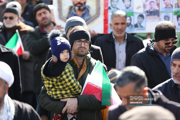 راهپیمایی جشن انقلاب در شهرکرد