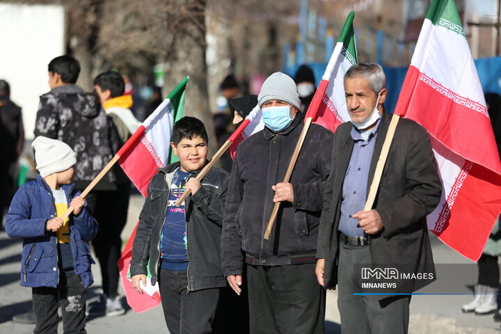 راهپیمایی جشن انقلاب در شهرکرد