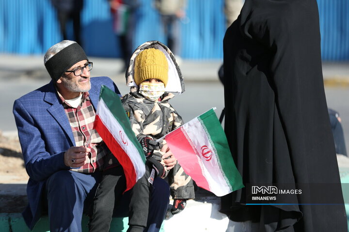 راهپیمایی جشن انقلاب در شهرکرد