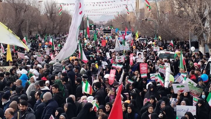سنگ‌تمام مردم یزد در جشن پرشکوه ۴۶ سالگی انقلاب اسلامی
