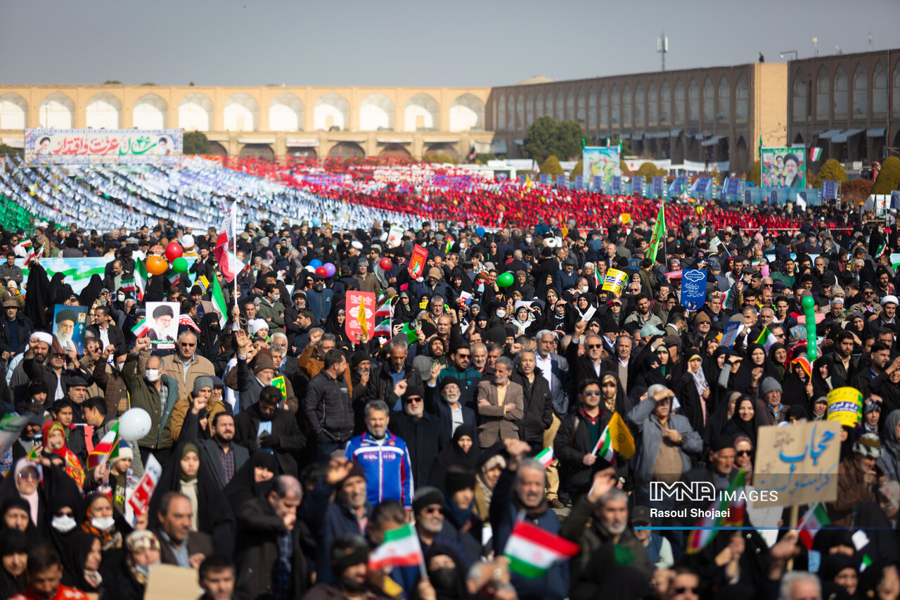 از دروازه دولت تا میدان امام(ره)؛ خادمان شهر در صف نخست راهپیمایی ۲۲ بهمن