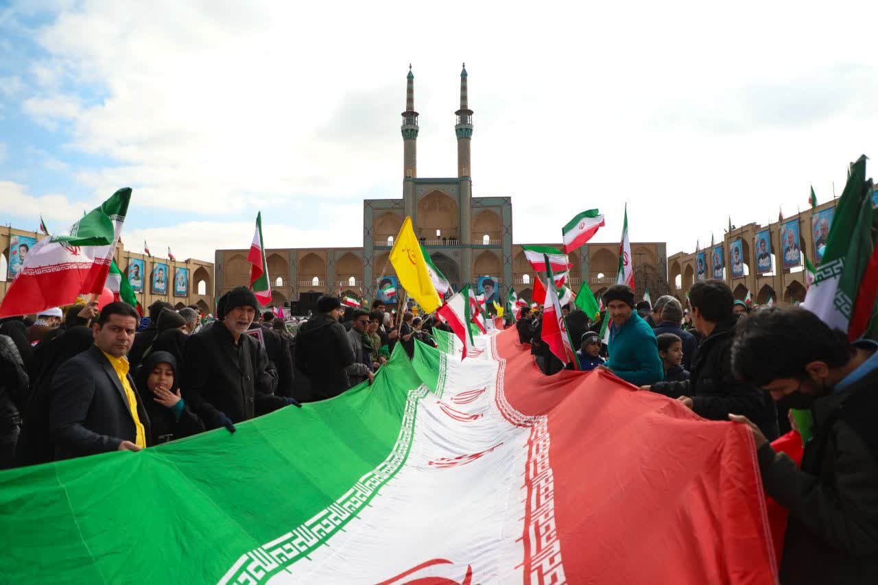 سنگتمام مردم یزد در جشن پرشکوه ۴۶ سالگی انقلاب اسلامی