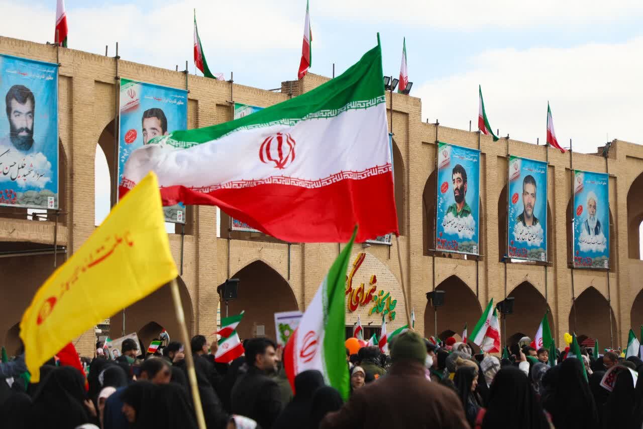 سنگتمام مردم یزد در جشن پرشکوه ۴۶ سالگی انقلاب اسلامی