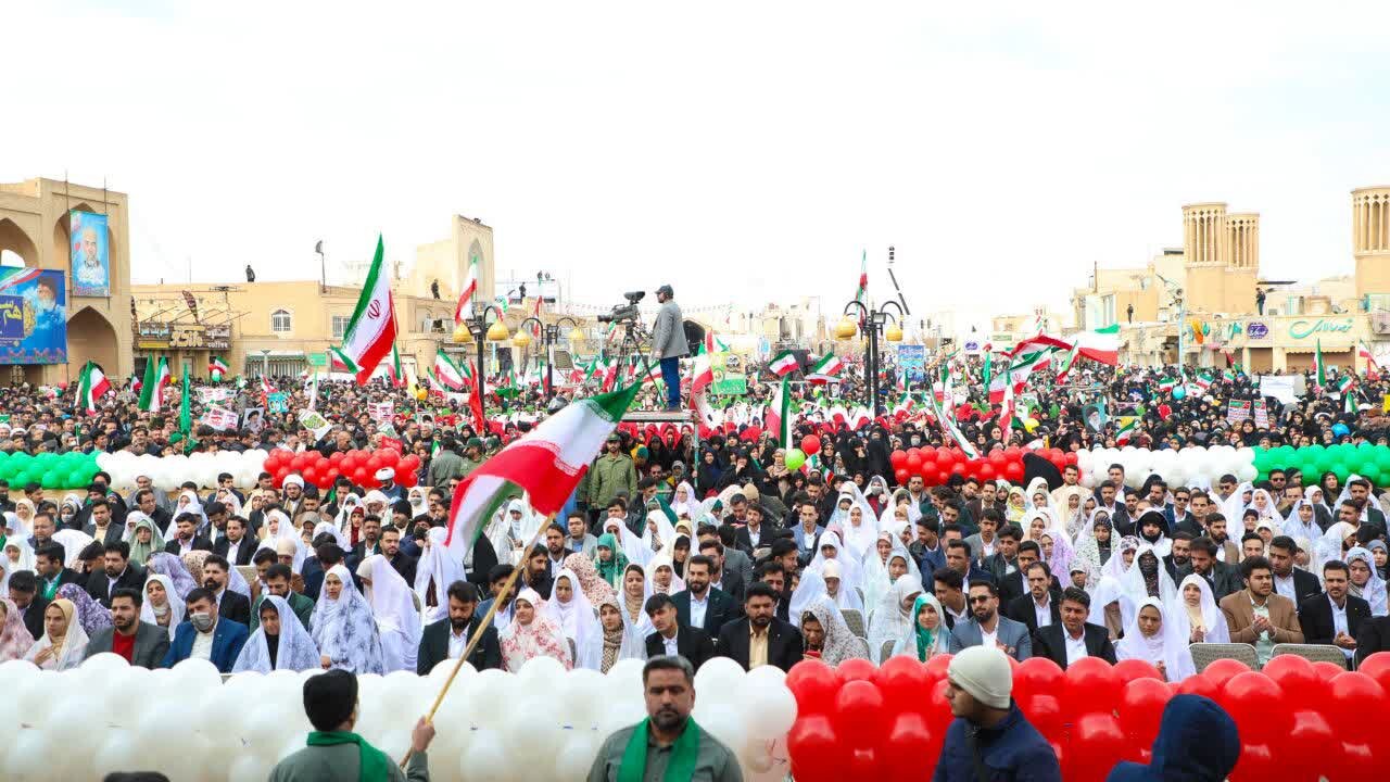 سنگتمام مردم یزد در جشن پرشکوه ۴۶ سالگی انقلاب اسلامی