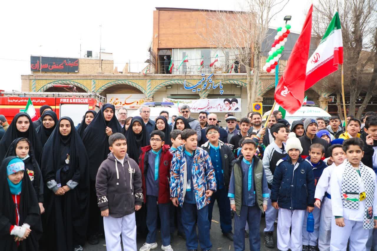 سنگتمام مردم یزد در جشن پرشکوه ۴۶ سالگی انقلاب اسلامی