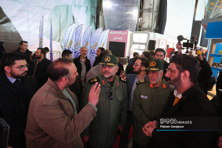 بازدید رئیس سازمان بسیج مستضعفین از نمایشگاه زاینده‌نور