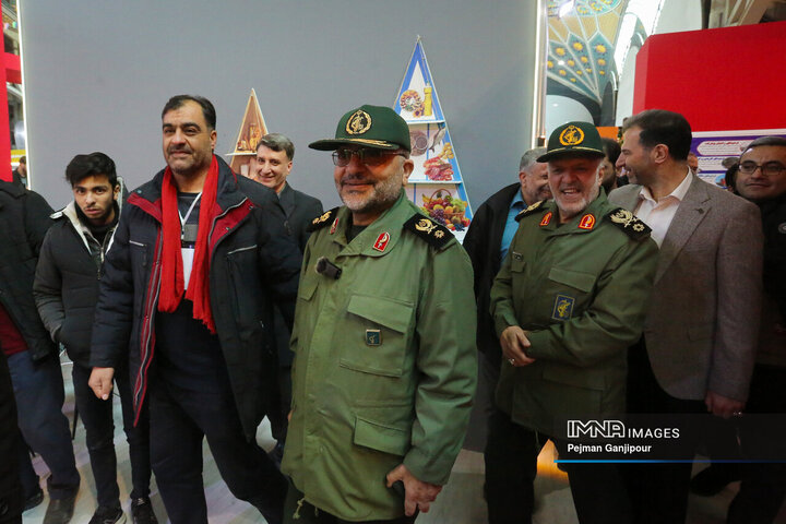 بازدید رئیس سازمان بسیج مستضعفین از نمایشگاه زاینده‌نور