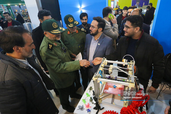 بازدید رئیس سازمان بسیج مستضعفین از نمایشگاه زاینده‌نور